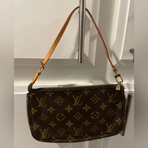Louis Vuitton Monogram Pochette Accessoires Vintages Shoulder Bag - Picture 5 of 16